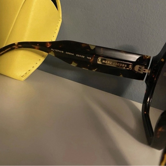 Marc Jacobs Tortoiseshell Hexagon Sunglasses with Brown Gradient Lenses - Picture 3 of 6